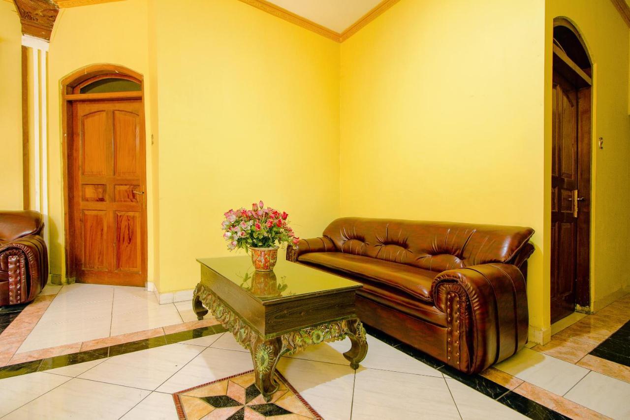 Oyo 1770 Hotel Mawar Saron 2 Kejayan Экстерьер фото